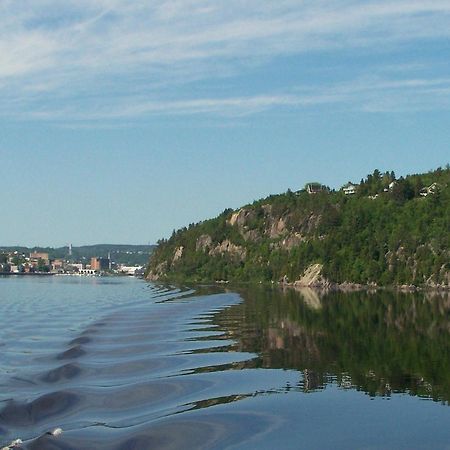 Auberge Centre Ville Saguenay Exterior foto