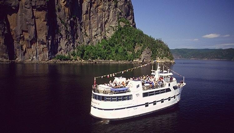 Auberge Centre Ville Saguenay Exterior foto